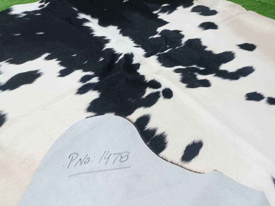 Black Spots On White Cowhide Rug #1478