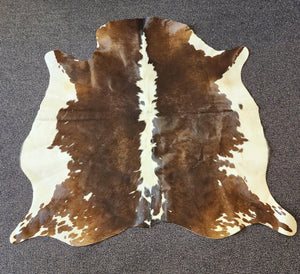 Cowhide rug splashed brown tri colour 1403