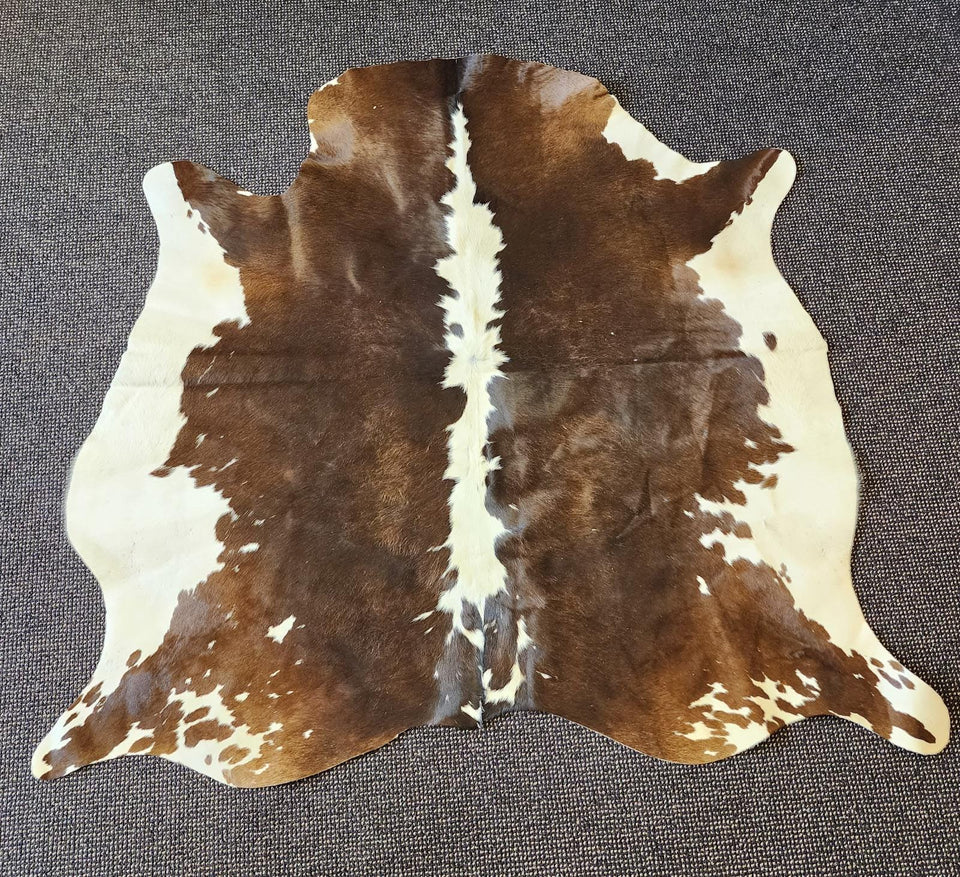 Cowhide rug splashed brown tri colour 1403