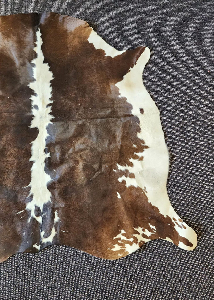 Cowhide rug splashed brown tri colour 1403