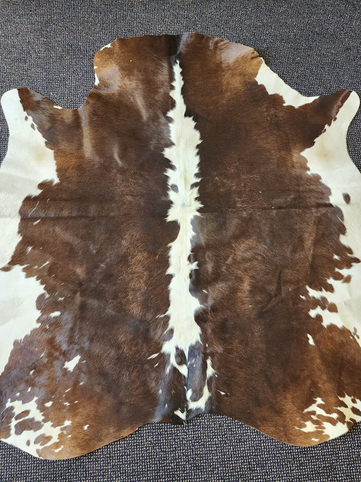 Cowhide rug splashed brown tri colour 1403