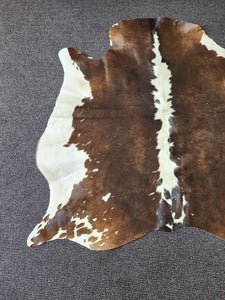 Cowhide rug splashed brown tri colour 1403
