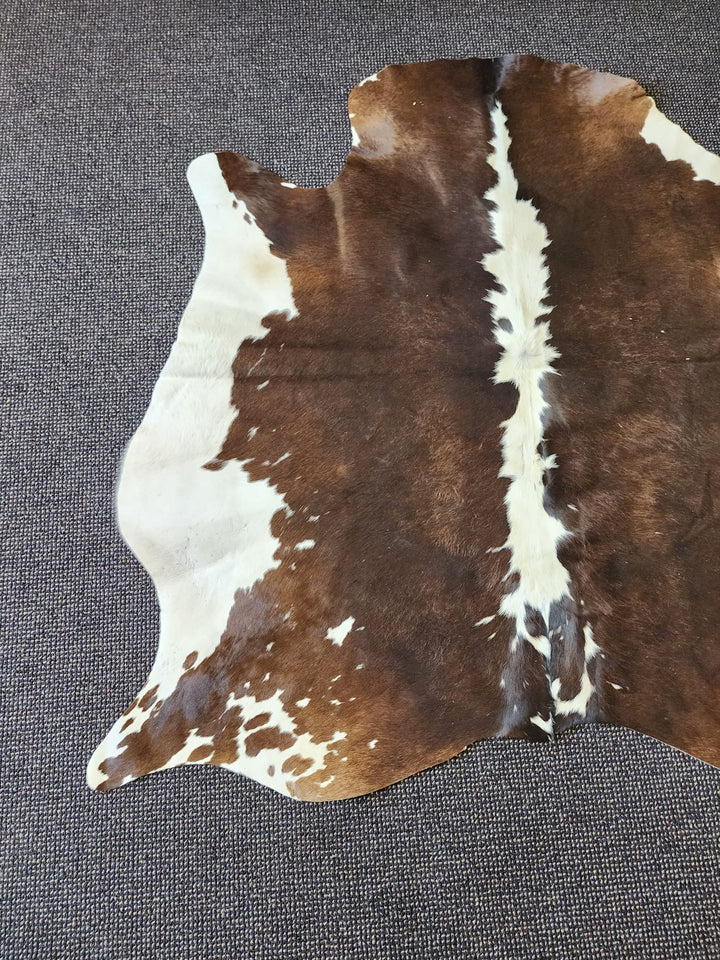 Cowhide rug splashed brown tri colour 1403