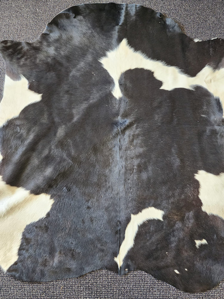 Cowhide rug  Natural Black and white